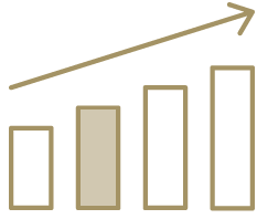 Ein Grafik mit vier Säulen mit ansteigender Höhe und einem Pfeil der den Anstieg verdeutlicht. Die zweite Säule ist eingefärbt.